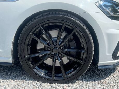 Volkswagen Golf 2.0 Golf R TSi 4Motion Semi-Auto 4WD 5dr 9