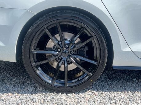 Volkswagen Golf 2.0 Golf R TSi 4Motion Semi-Auto 4WD 5dr 10