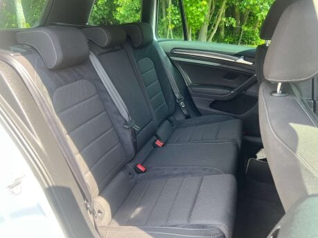 Volkswagen Golf 2.0 Golf R TSi 4Motion Semi-Auto 4WD 5dr 17