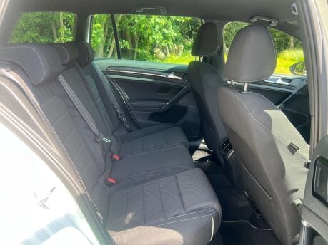 Volkswagen Golf 2.0 Golf R TSi 4Motion Semi-Auto 4WD 5dr 16
