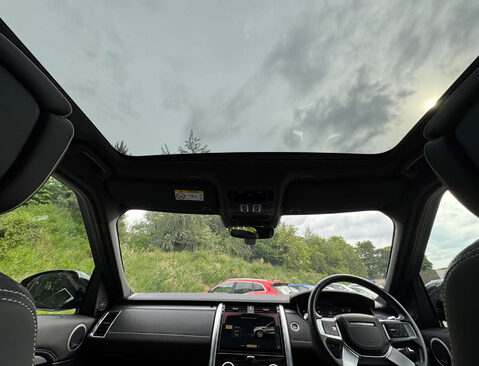 Land Rover Discovery 3.0 Discovery R-Dynamic HSE D MHEV Auto 4WD 5dr 31