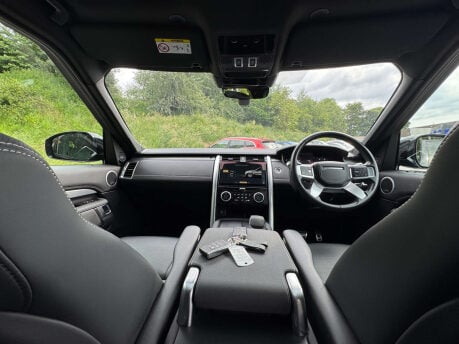 Land Rover Discovery 3.0 Discovery R-Dynamic HSE D MHEV Auto 4WD 5dr 30