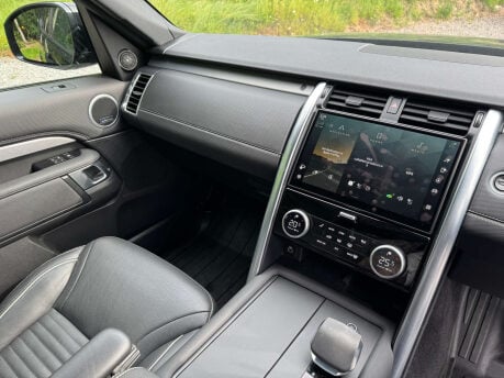 Land Rover Discovery 3.0 Discovery R-Dynamic HSE D MHEV Auto 4WD 5dr 61