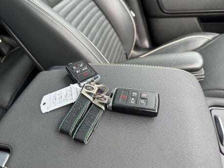 Land Rover Discovery 3.0 Discovery R-Dynamic HSE D MHEV Auto 4WD 5dr 40