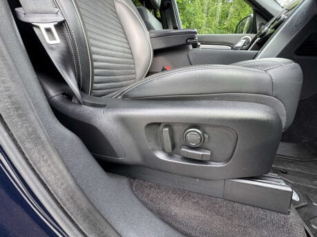 Land Rover Discovery 3.0 Discovery R-Dynamic HSE D MHEV Auto 4WD 5dr 35