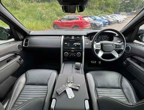 Land Rover Discovery 3.0 Discovery R-Dynamic HSE D MHEV Auto 4WD 5dr 32