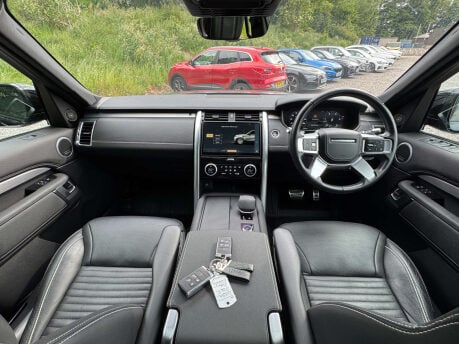 Land Rover Discovery 3.0 Discovery R-Dynamic HSE D MHEV Auto 4WD 5dr 32
