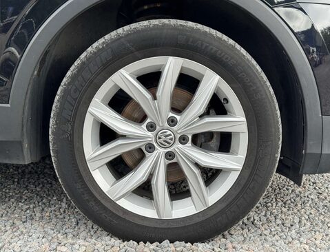 Volkswagen Tiguan 2.0 Tiguan SE Nav TDI BlueMotion Technology 4Motion Semi-Auto 4WD 5dr 14