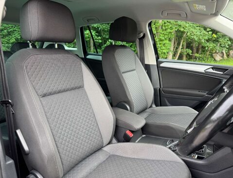 Volkswagen Tiguan 2.0 Tiguan SE Nav TDI BlueMotion Technology 4Motion Semi-Auto 4WD 5dr 16