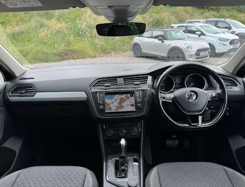 Volkswagen Tiguan 2.0 Tiguan SE Nav TDI BlueMotion Technology 4Motion Semi-Auto 4WD 5dr 17