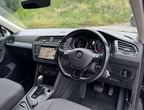 Volkswagen Tiguan 2.0 Tiguan SE Nav TDI BlueMotion Technology 4Motion Semi-Auto 4WD 5dr 18