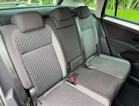 Volkswagen Tiguan 2.0 Tiguan SE Nav TDI BlueMotion Technology 4Motion Semi-Auto 4WD 5dr 32