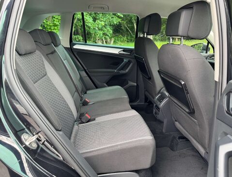 Volkswagen Tiguan 2.0 Tiguan SE Nav TDI BlueMotion Technology 4Motion Semi-Auto 4WD 5dr 33