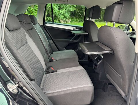 Volkswagen Tiguan 2.0 Tiguan SE Nav TDI BlueMotion Technology 4Motion Semi-Auto 4WD 5dr 34