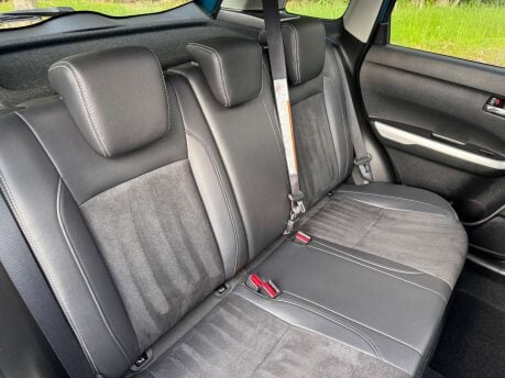 Suzuki Vitara 1.6 Vitara SZ5 DDiS Rugged Allgrip 4WD 5dr 35