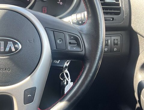 Kia Venga 1.4 Venga SR7 ISG 5dr 30