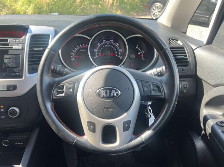 Kia Venga 1.4 Venga SR7 ISG 5dr 28