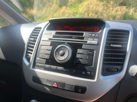 Kia Venga 1.4 Venga SR7 ISG 5dr 33