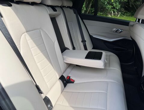 BMW 3 Series 2.0 330I M Sport Auto 5dr 38
