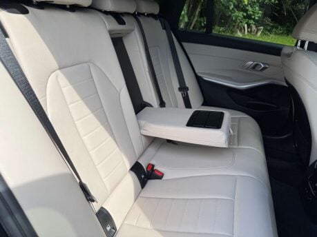 BMW 3 Series 2.0 330I M Sport Auto 5dr 38