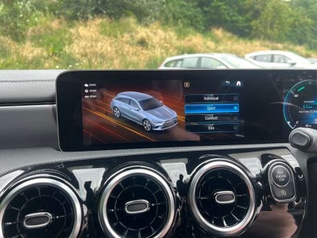 Mercedes-Benz CLA Class 1.3 CLA 200 AMG Line Auto 5dr 36