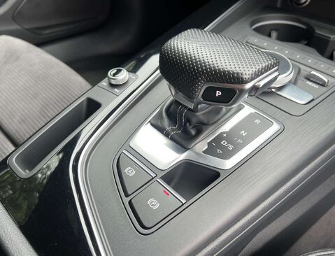 Audi A4 2.0 A4 Black Edition 40 TFSI Semi-Auto 4dr 32