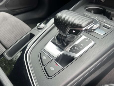 Audi A4 2.0 A4 Black Edition 40 TFSI Semi-Auto 4dr 32