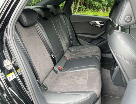 Audi A4 2.0 A4 Black Edition 40 TFSI Semi-Auto 4dr 19