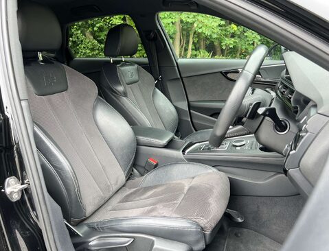 Audi A4 2.0 A4 Black Edition 40 TFSI Semi-Auto 4dr 25