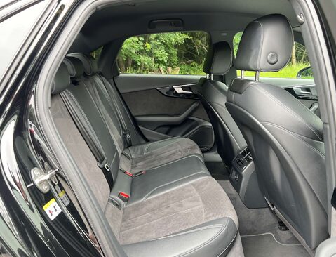 Audi A4 2.0 A4 Black Edition 40 TFSI Semi-Auto 4dr 18