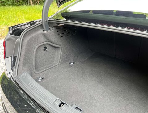 Audi A4 2.0 A4 Black Edition 40 TFSI Semi-Auto 4dr 14