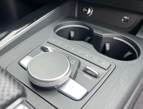 Audi A4 2.0 A4 Black Edition 40 TFSI Semi-Auto 4dr 35