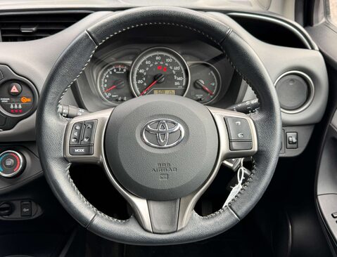 Toyota Yaris 1.0 Yaris Icon VVT-I 5dr 17