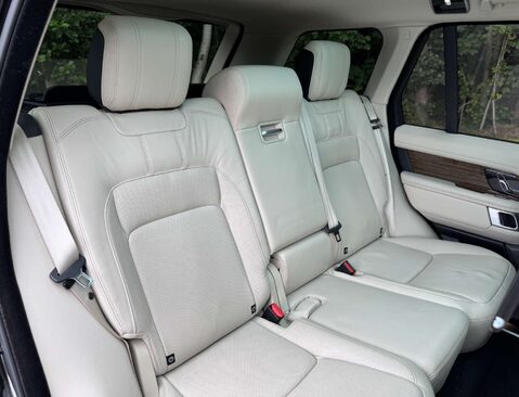 Land Rover Range Rover 3.0 Range Rover Vogue TDV6 Auto 4WD 5dr 36