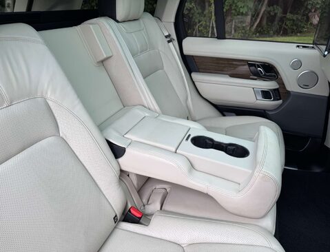 Land Rover Range Rover 3.0 Range Rover Vogue TDV6 Auto 4WD 5dr 38