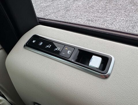 Land Rover Range Rover 3.0 Range Rover Vogue TDV6 Auto 4WD 5dr 42