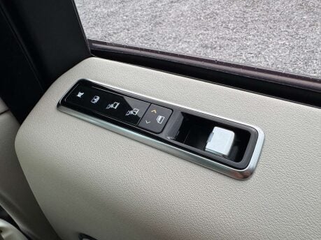 Land Rover Range Rover 3.0 Range Rover Vogue TDV6 Auto 4WD 5dr 42