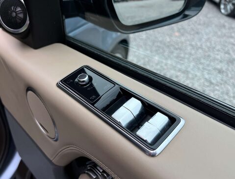 Land Rover Range Rover 4.4 Range Rover Vogue SE SDV8 Auto 4WD 5dr 30