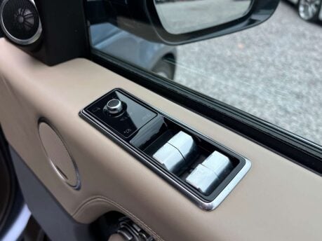 Land Rover Range Rover 4.4 Range Rover Vogue SE SDV8 Auto 4WD 5dr 30