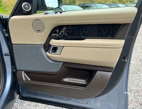 Land Rover Range Rover 4.4 Range Rover Vogue SE SDV8 Auto 4WD 5dr 28