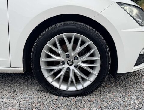 SEAT Leon 1.6 Leon SE Dynamic Technology TDI Semi-Auto 5dr 9
