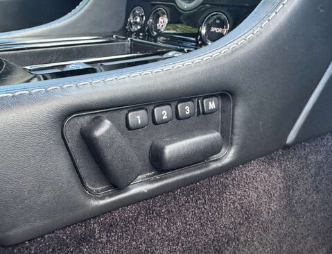 Aston Martin DB9 5.9 DB9 V12 Auto 2dr 32