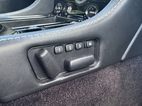 Aston Martin DB9 5.9 DB9 V12 Auto 2dr 32