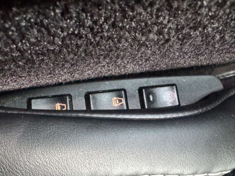Aston Martin DB9 5.9 DB9 V12 Auto 2dr 40