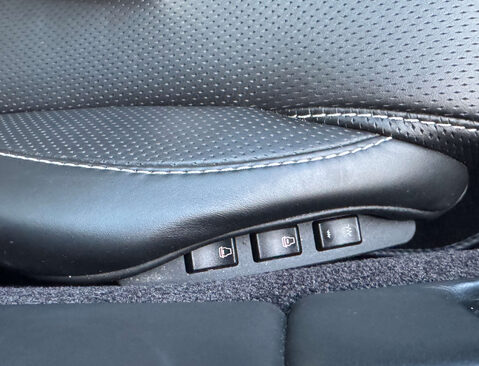 Aston Martin DB9 5.9 DB9 V12 Auto 2dr 36