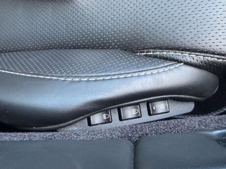 Aston Martin DB9 5.9 DB9 V12 Auto 2dr 36