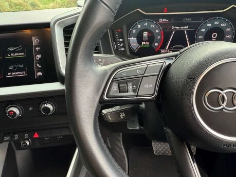 Audi A1 1.0 A1 Sportback 30 TFSI Sport Semi-Auto 5dr 33