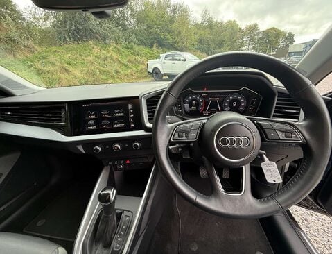 Audi A1 1.0 A1 Sportback 30 TFSI Sport Semi-Auto 5dr 32