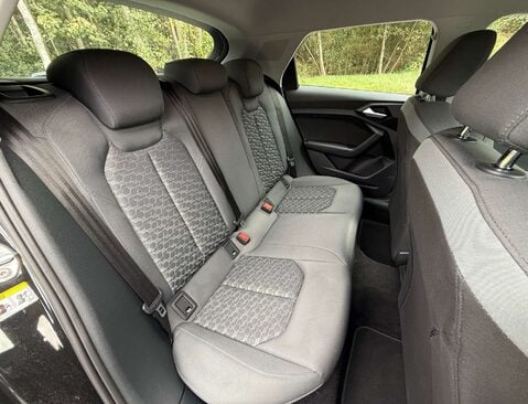 Audi A1 1.0 A1 Sportback 30 TFSI Sport Semi-Auto 5dr 17