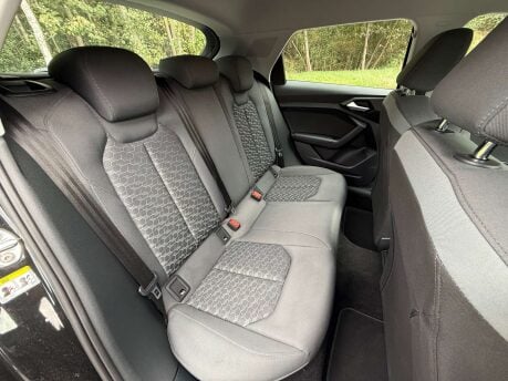 Audi A1 1.0 A1 Sportback 30 TFSI Sport Semi-Auto 5dr 17